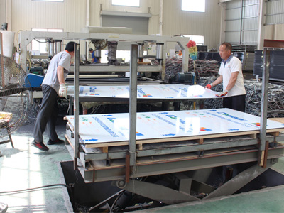 铝塑板也被人们运用到时尚和潮流中